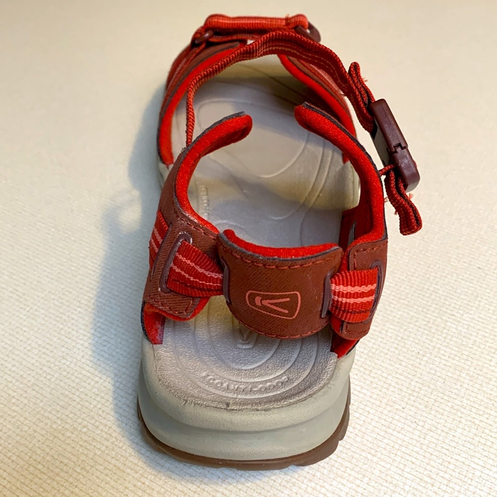Keen Women’s Red Sandals NWOT - Picture 3 of 10